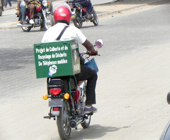 collecteur de déchets de mobiles en afrique